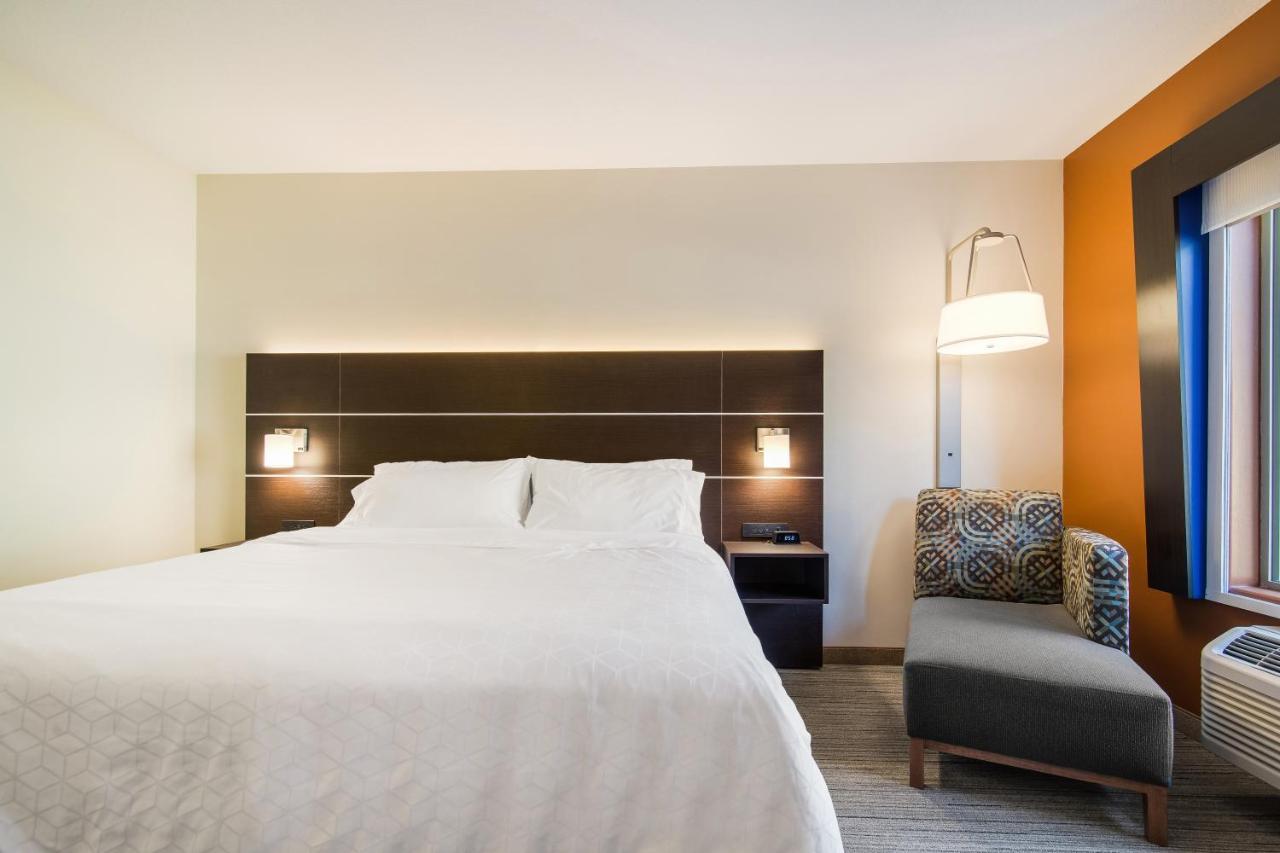 Hotel Holiday Express & Custer-mt Rushmore 3*